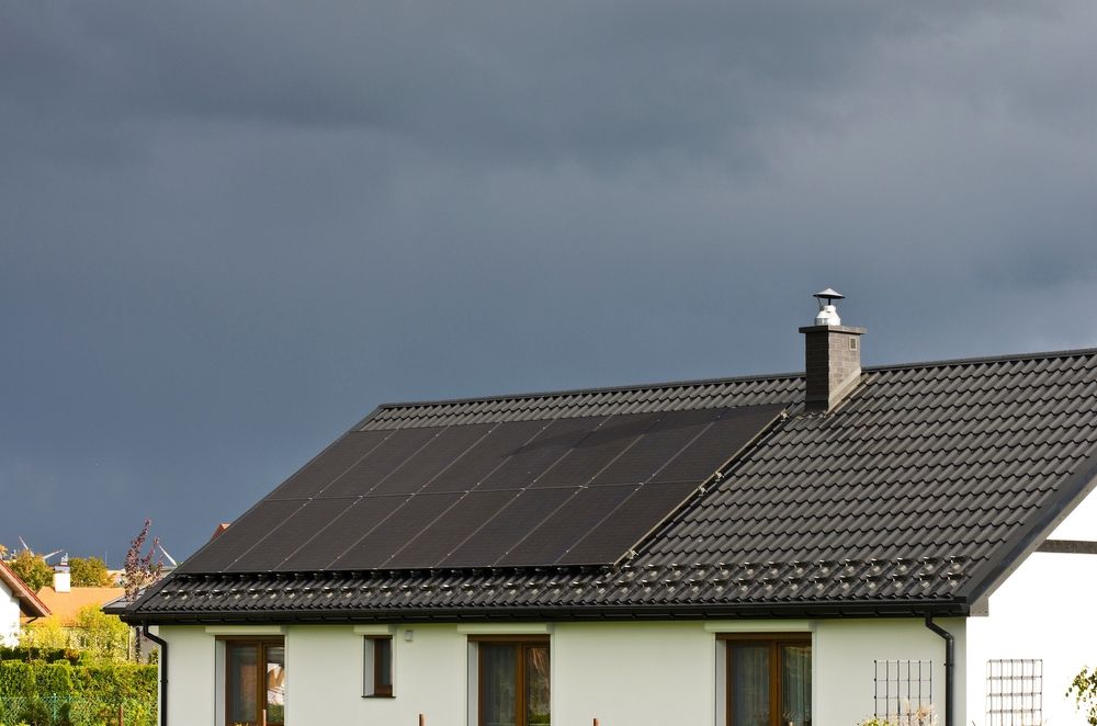 Home will solar panels on cloudy day - Can Solar Panels Produce Energy at Night or on Cloudy Days