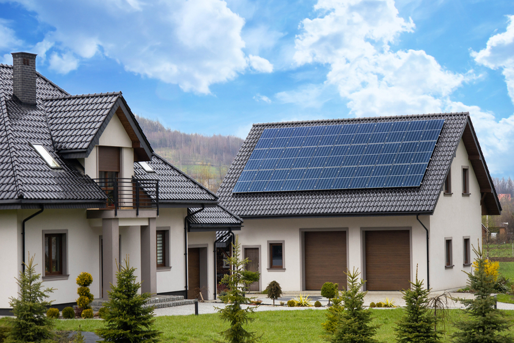 The Benefits of Going Solar: Saving Money and the Environment